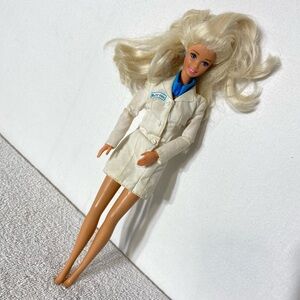 Vintage 1997 Mattel Inc Dentist Twist & Turn Barbie Fashion Doll